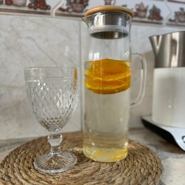 Jarra de vidrio con tapa de bambu