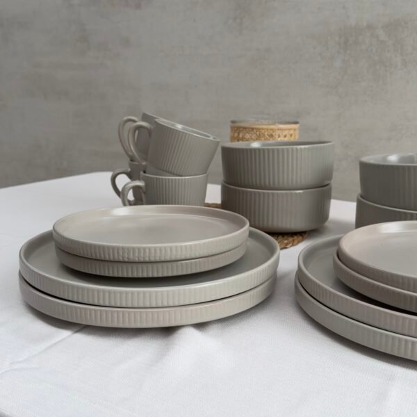 Juego de Vajilla de cerámica Venecia Beige 16 Piezas