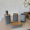 Set de baÃ±o plÃ¡stico y bambÃº