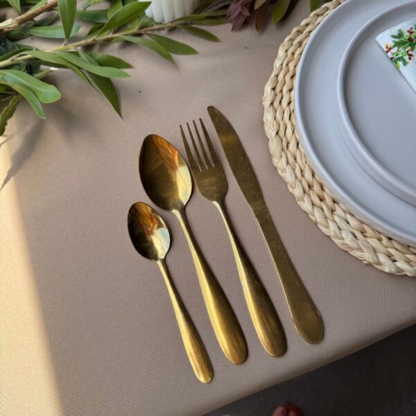 Set de cubiertos Gold 16 piezas