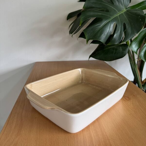 Asadera de ceramica blanca c/beige