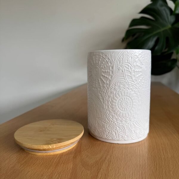Frasco de ceramica labrado con tapa Bambu