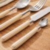Set de 24 cubiertos mango rayado beige